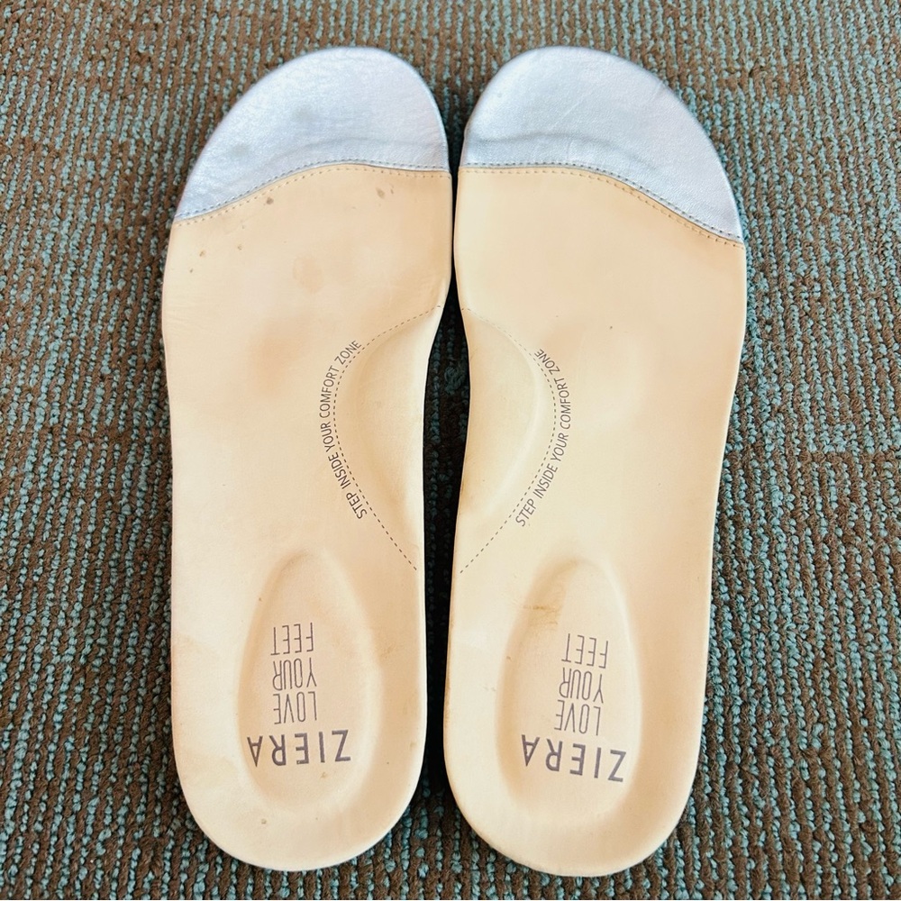 Ziera Silver Metallic Innes Open Toe Adjustable Flat Sandals, size 38 7.5 WIDE - Picture 6 of 11